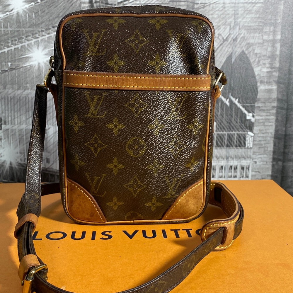 Authentic Louis Vuitton Danube Monogram Crossbody Messenger Bag - Picture 3 of 16